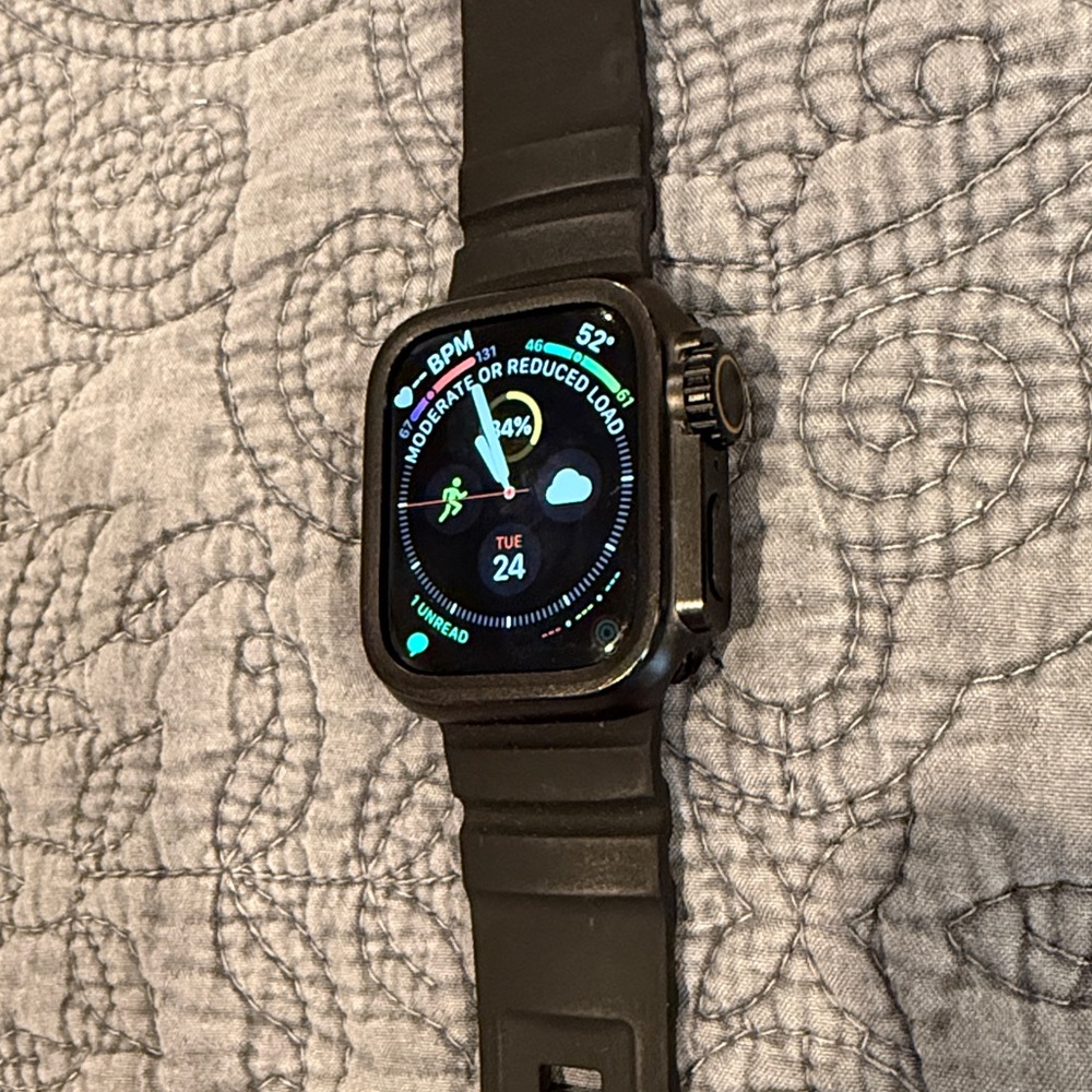 Apple Watch 8 with lots of bands - Picture 2 of 9